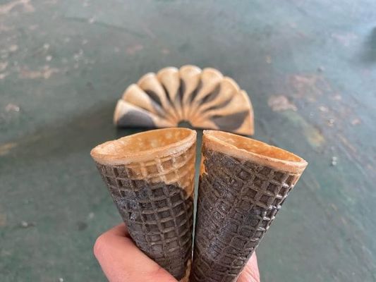 Un buen precio. Cono de helado de acero inoxidable 10kg/H que hace la máquina en línea