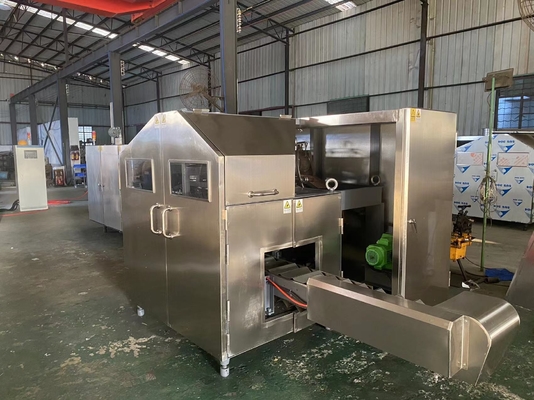 Un buen precio. máquina automática larga del cono de helado de 3200pcs/H 190m m para la fábrica de la bebida en línea