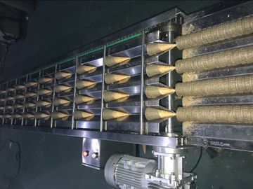 Un buen precio. Cono de helado automatizado que hace la máquina con el regulador del PLC de Schneider en línea