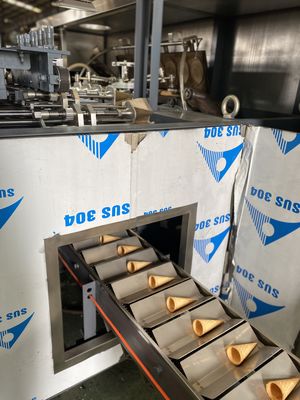 Un buen precio. Sola máquina de la fabricación del cono de 4000pcs/H que cuece Suger en línea